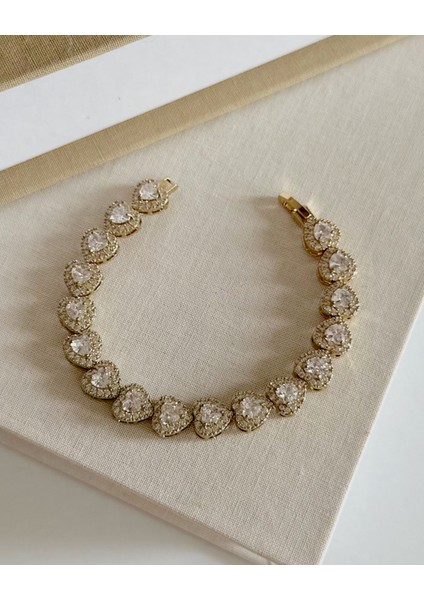 GOLD DETAY ZİRKON TAŞLI KALPLİ BİLEKLİK