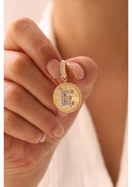 14 Ayar Altın Gösterişli Harf Kolye Ucu