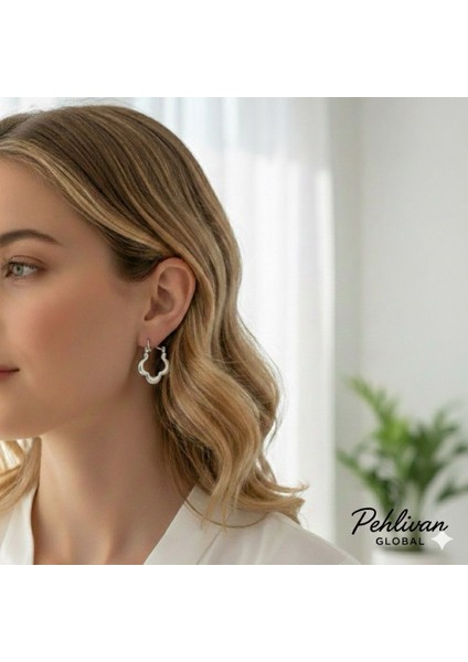 Yonca Model Gümüş Renk Çelik Küpe