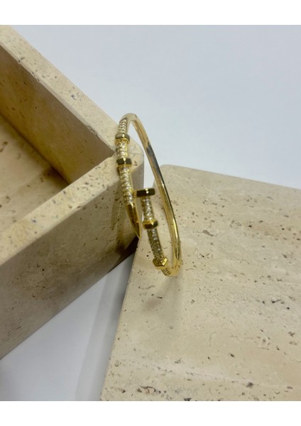 GOLD TAŞLI ÇİVİ KELEPÇE fırsatları