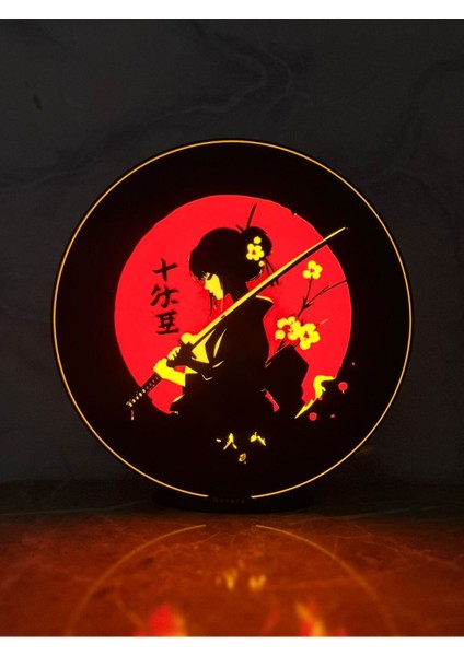 LED Lamba – Kadın Samuray Silueti, Katana Kılıçlı Dekoratif Masa Lambası fırsatları