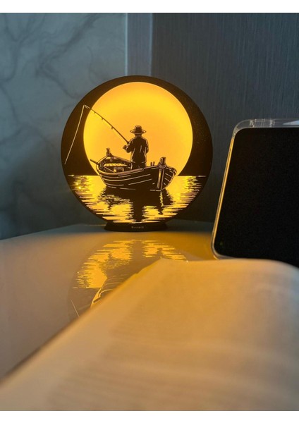 Göl Esintili Rustik Balıkçı Silüeti Gece Lambası, Şık ve Sıcak Atmosfer Yaratır