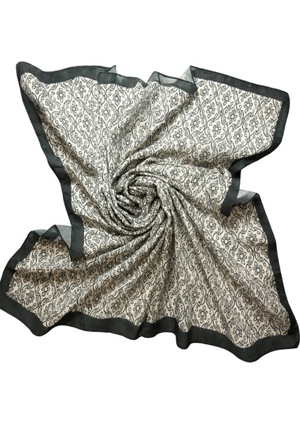 Siyah Beyaz Desenli Eşarp