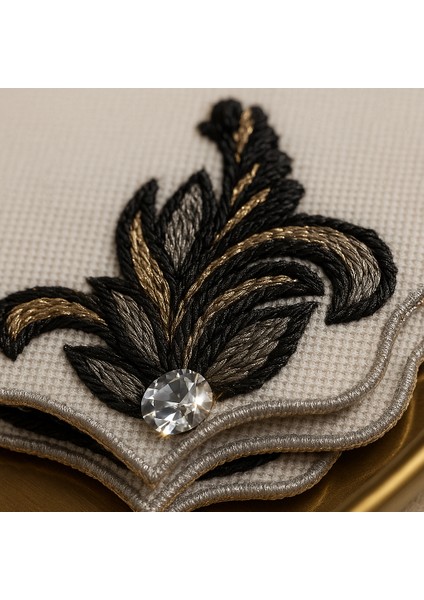 El Emeği Esme Nakışlı Sunum Matı – Kristal Taşlı Şık Tasarım, Krem Zemin Özel Ürün