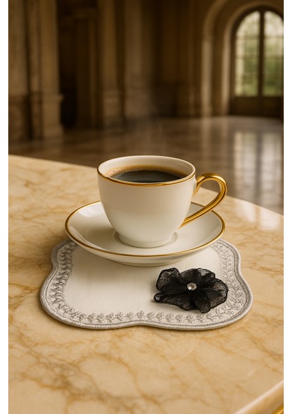 Siyah Çiçekli Gümüş Işlemeli Zarif Kahve Sunum Peçetesi