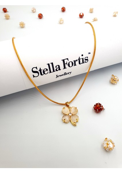 Dört Yapraklı Yonca Kolye – Kalp Şekilli Yapraklar, Yılan Zincir | Sf Signature Serisi modelleri