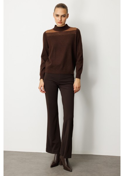 On Yakası Tül Detaylı Taşlı Triko Kazak