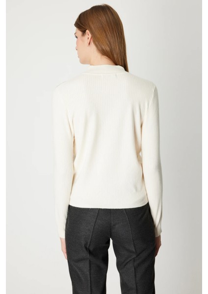 On Yakası Tül Detaylı Taşlı Triko Kazak indirimleri