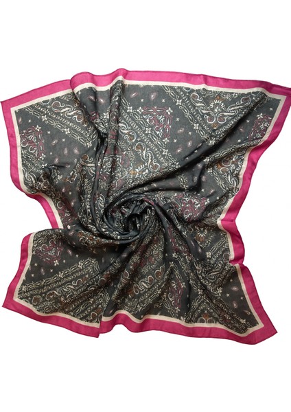 Kadın Siyah Fuşya Kenarlı Geometrik Desenli Soft Saten Kare Eşarp
