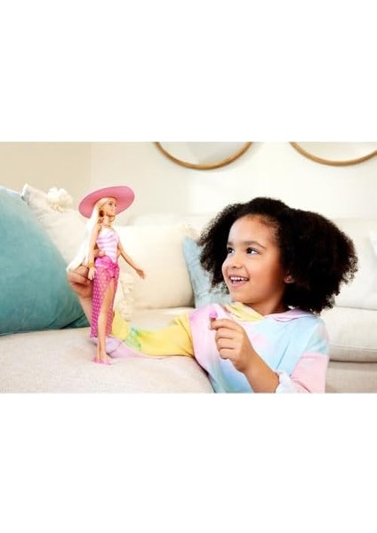 Mayosu ve Plaj Temalı Aksesuarları Olan Sarışın Bebek, Pembe ve Beyaz Mayosu, Şapkası, El Çantası ve Plaj Temalı Aksesuarları Olan Sarışın Bebek, HPL73 modelleri