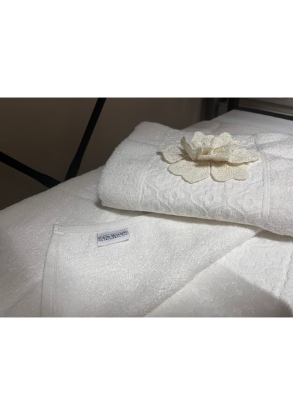 Çiçek Kabartmalı El Yüz Havlusu