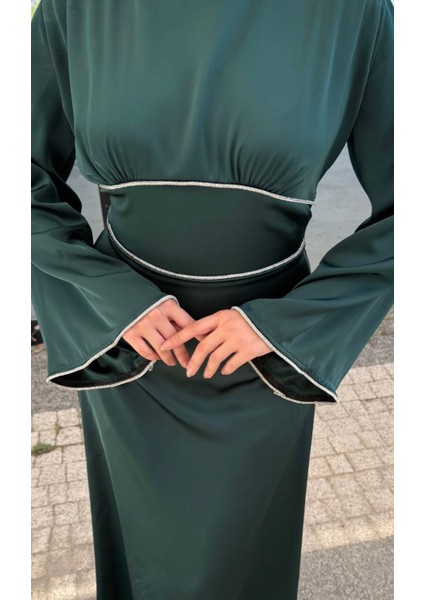 Manşeti ve Bel Taş Işlemeli Saten Abiye fiyatları