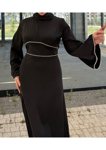 Manşeti ve Bel Taş Işlemeli Saten Abiye