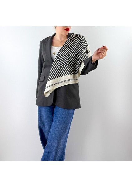 Özel Baskı Bej Siyah Geometrik Fular