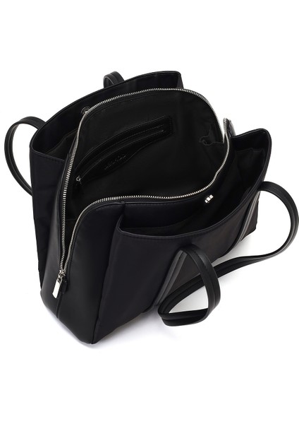 Kadın Siyah Aksesuarlı Klasik Omuz Çantası 25WBD274714