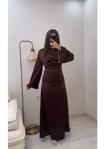 Manşeti ve Bel Taş Işlemeli Saten Abiye