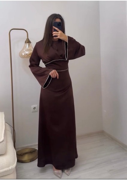 Manşeti ve Bel Taş Işlemeli Saten Abiye fiyatları