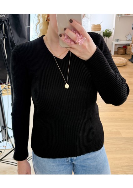Siyah V Yaka Basic Kazak