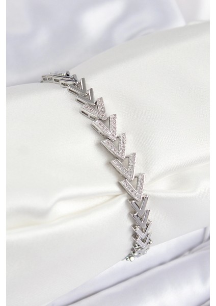 Bfs Pirinç Zirkon Taşlı Sıralı Ok Model Gümüş Renk Kadın Bileklik