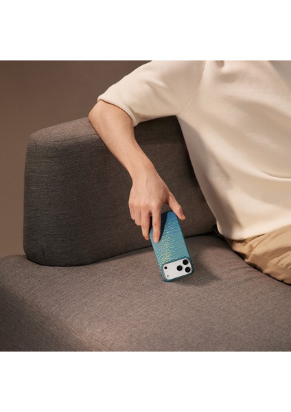 iPhone 17 Pro Uyumlu Kılıf M-Safeli Aramid Fiber Pitaka Glints Of Gold Ultra Slim Serisi Kapak Mavi