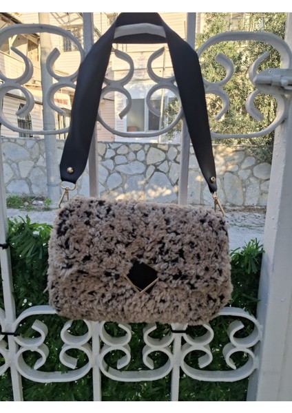 23X20 cm Kürklü Desenli Astarlı Deri Askılı Çanta-Bouclé Görünümlü Bej Kahve Siyah Askılı Çanta