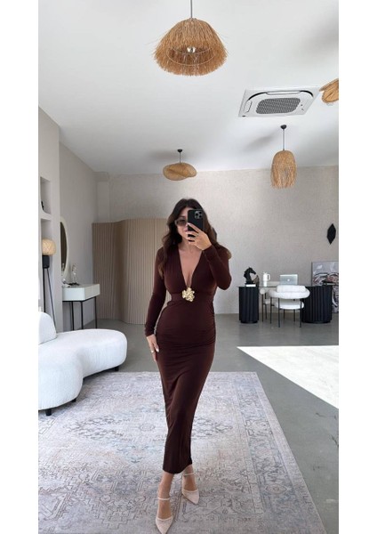Kahverengi Toka Detaylı Uzun Streç Elbise