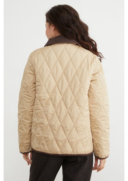 Kadife Detaylı Polo Yaka Kapitone Mont fırsatları