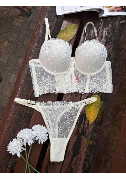 Kadın Beyaz Destekli Dantelli Büstiyer Iç Çamaşır Takımı
