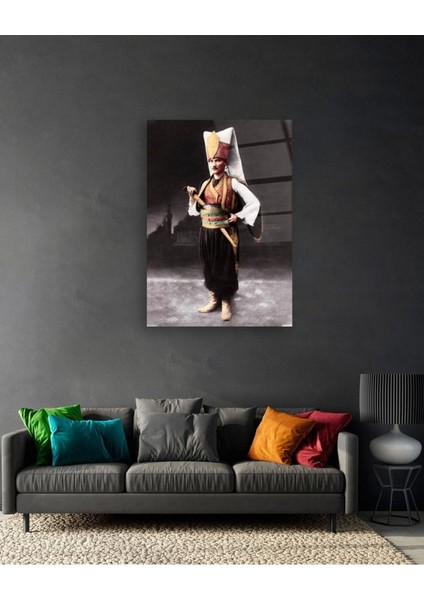 Atatürk Yeniçeri Kıyafetiyle Cam Tablo modelleri