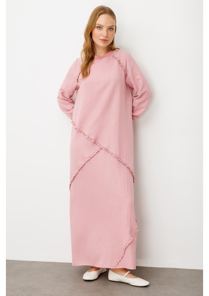 Yumuşak Dokusu ve Zarif Detaylarıyla Ipekçe Doku Ribanalı Özel Elbise-Pudra modelleri