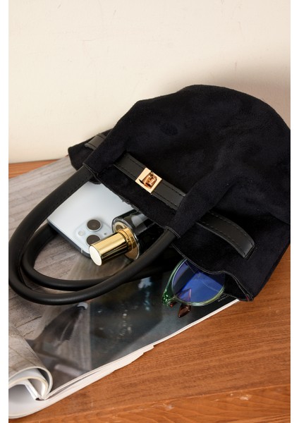 Yeni Sezon Kilit Detaylı Süet-Nubuk Mini Çanta fırsatları