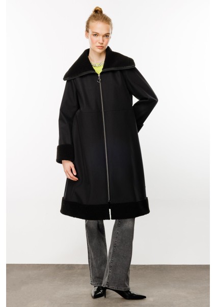 Softy Kol ve Yaka Kürk Detaylı Hafif Rahat Kulanım Sunan Içi Polar Kaplı Kap Manto-Siyah fiyatları