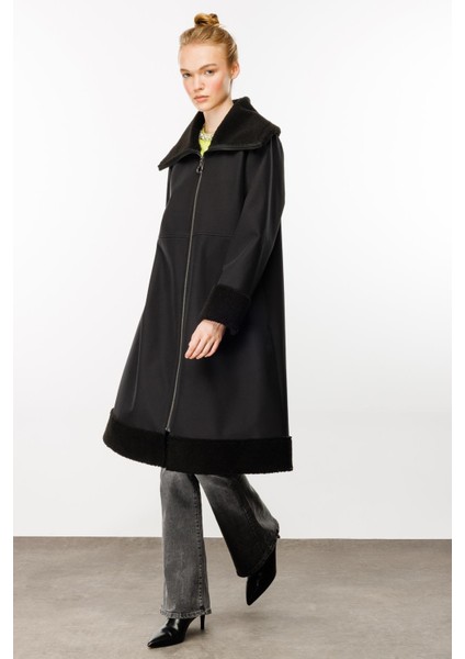 Softy Kol ve Yaka Kürk Detaylı Hafif Rahat Kulanım Sunan Içi Polar Kaplı Kap Manto-Siyah fırsatları