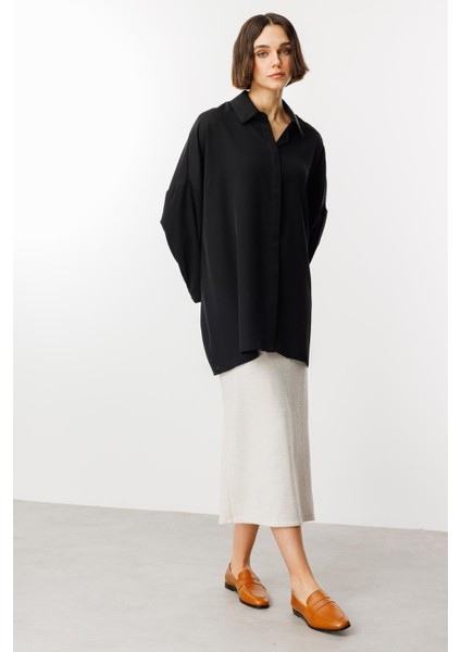 Özel Kalıp Zamansız Akıcı Kumaştan Bluz Tunik-Siyah