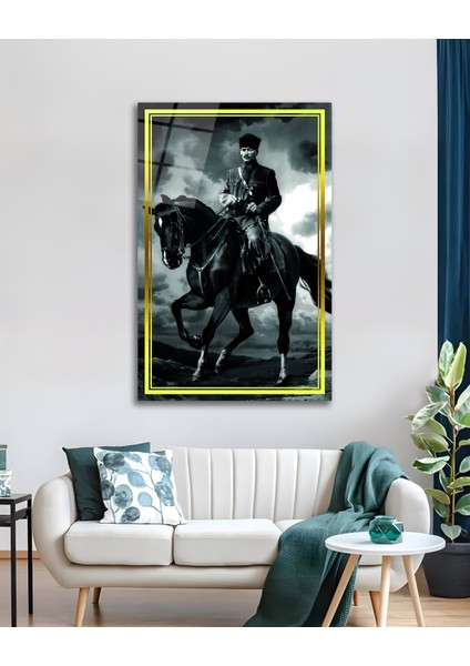 Sarı Çerçeve Görünümlü At Üstünde Atatürk Cam Tablo modelleri