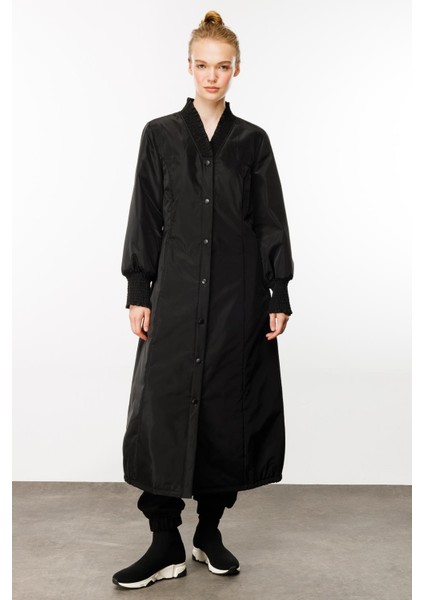 El Işi Yaka ve Kol Detaylı Iç Bedeni Dolgulu Özel Kaban Manto-Siyah