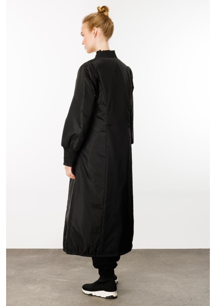 El Işi Yaka ve Kol Detaylı Iç Bedeni Dolgulu Özel Kaban Manto-Siyah
