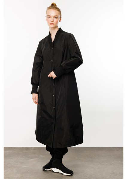 El Işi Yaka ve Kol Detaylı Iç Bedeni Dolgulu Özel Kaban Manto-Siyah