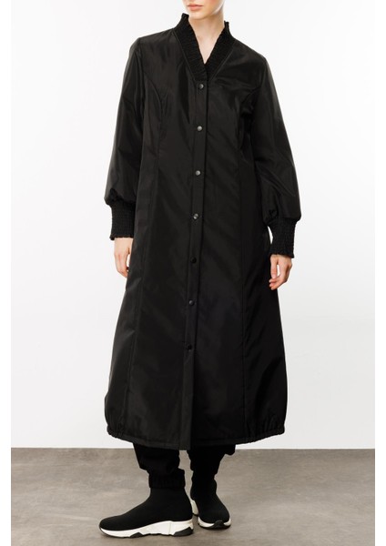 El Işi Yaka ve Kol Detaylı Iç Bedeni Dolgulu Özel Kaban Manto-Siyah