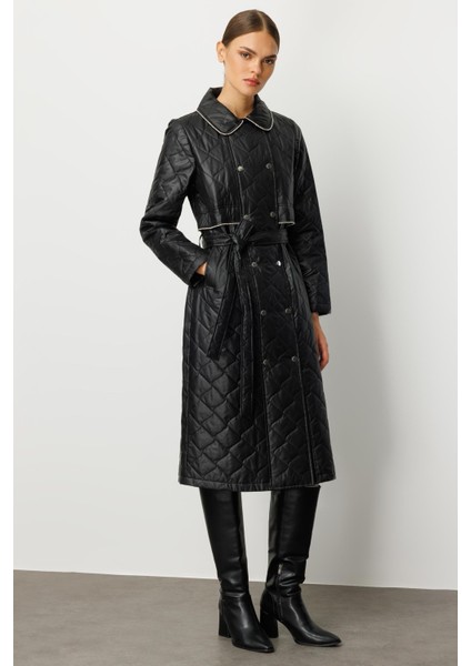 Yumuşak Hafif Kapitone Dolgulu Astarlı ve Taş Biye Garnili Mevsimlik Trench / Kap-Siyah modelleri