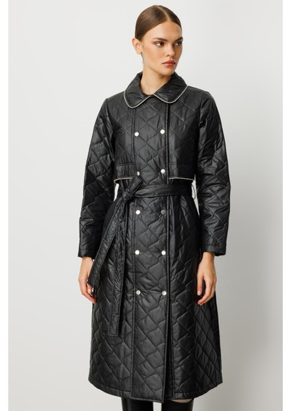 Yumuşak Hafif Kapitone Dolgulu Astarlı ve Taş Biye Garnili Mevsimlik Trench / Kap-Siyah