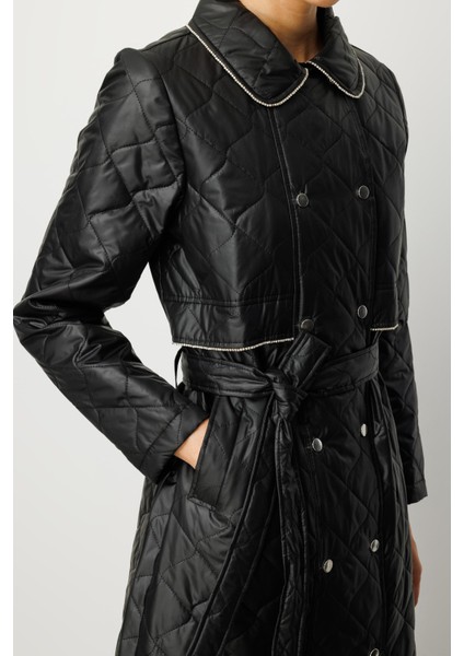 Yumuşak Hafif Kapitone Dolgulu Astarlı ve Taş Biye Garnili Mevsimlik Trench / Kap-Siyah