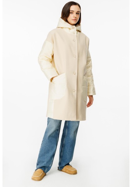 Sporty Kaşe ve Kapitone Uyumlu Özel Kaban-Krem