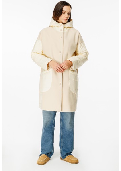 Sporty Kaşe ve Kapitone Uyumlu Özel Kaban-Krem