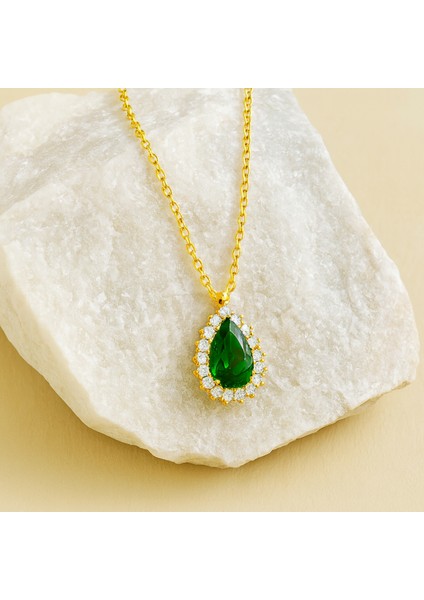 14 Ayar Altın Damla Kesim Anturajlı Zümrüt Kolye