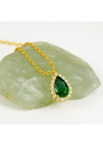 14 Ayar Altın Damla Kesim Anturajlı Zümrüt Kolye modelleri