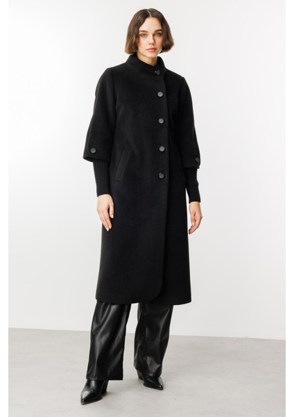 Triko Kol Detaylı Soft Kaşe Kumaş Özel Manto-Siyah fırsatları