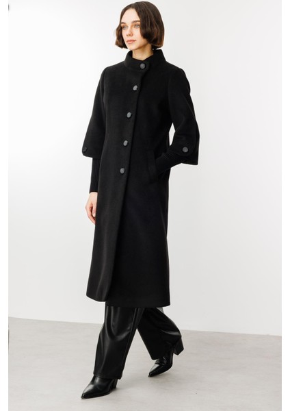 Triko Kol Detaylı Soft Kaşe Kumaş Özel Manto-Siyah indirimleri