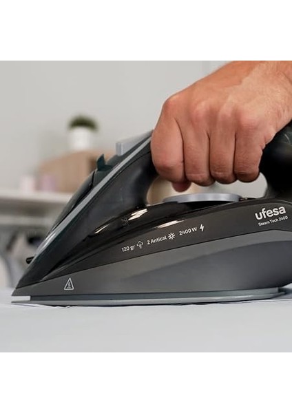 Steam Tech 2400 2400 W Buharlı Ütü, Maksimum 120 G ve 0-30 G/dk. Sürekli Buhar Püskürtme, Seramik Taban, Kireç Önleyici Ikili Sistem, Damlama Önleyici, Siyah, Amazon’a Özel modelleri