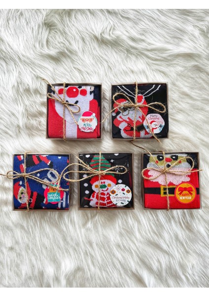 Renkli ve Şık Yılbaşı Temalı 5'li Çorap Seti, Kutulu ve Eğlenceli Tasarım